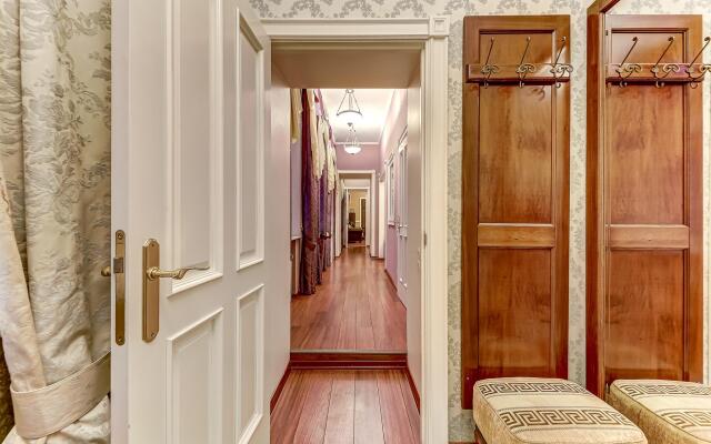 Апартаменты на набережной канале Грибоедова 25