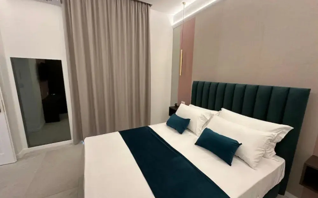 HOTIDAY Room Collection - Napoli Museo Suite