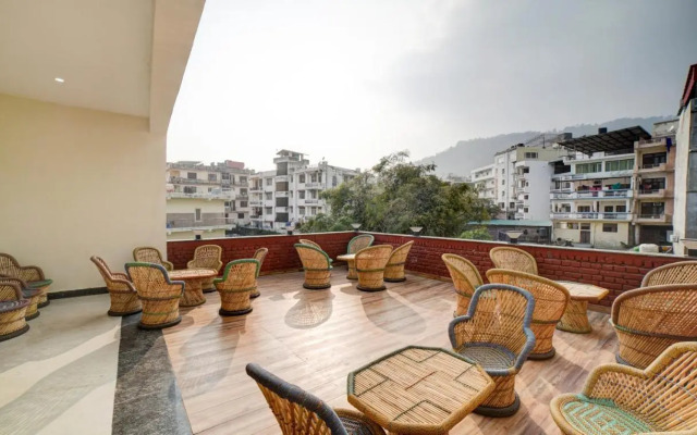 FabHotel Yogasthali Inn