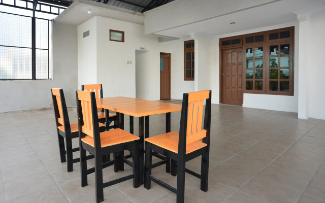 OYO 745 Griya Jasmine Syariah
