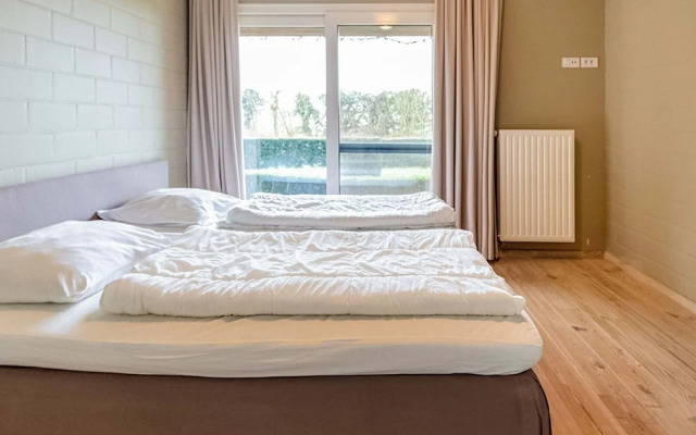 Serene Holiday Home in Gijverinkhove With Terrace, Garden