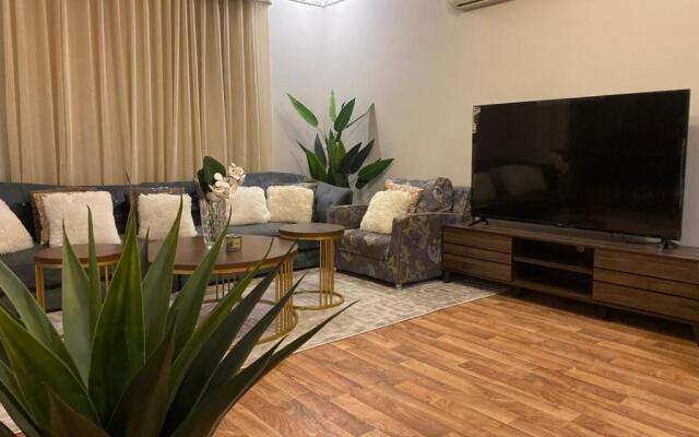 Luxury 3 Bedroom Apartment - Very Spacious