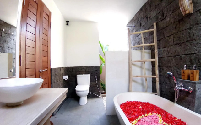 Three Gold Luxury Private Villa