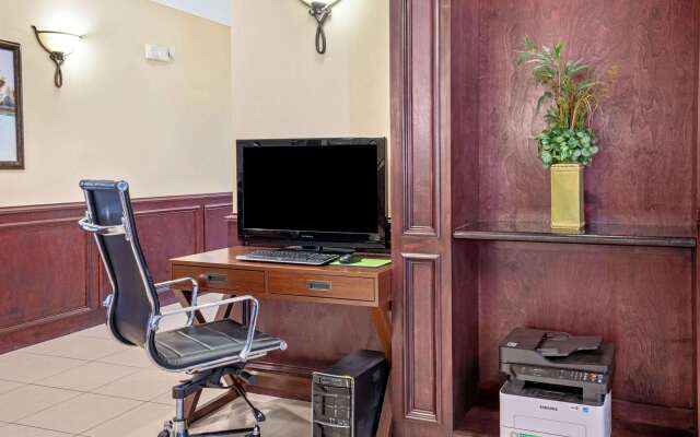 La Quinta Inn & Suites by Wyndham Houston - Magnolia