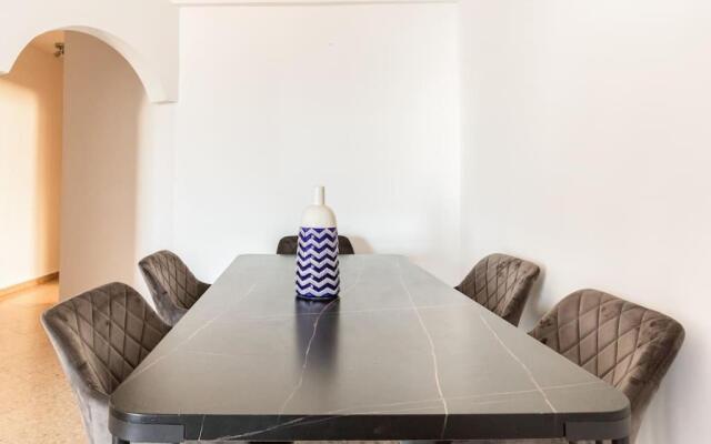 Sea View City Centre 3bed Apartment