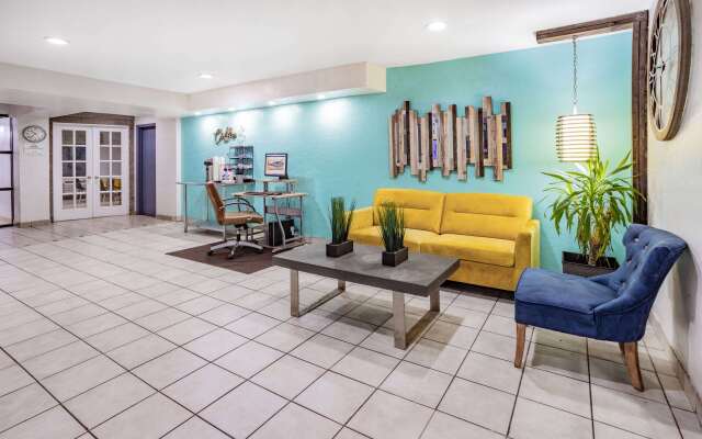 Days Inn by Wyndham Raleigh Glenwood-Crabtree