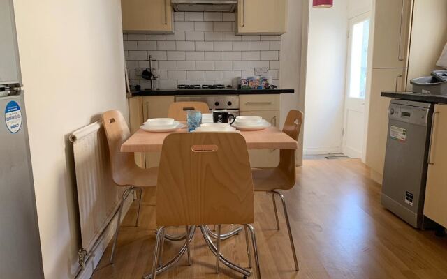 Convenient Catford Apartment