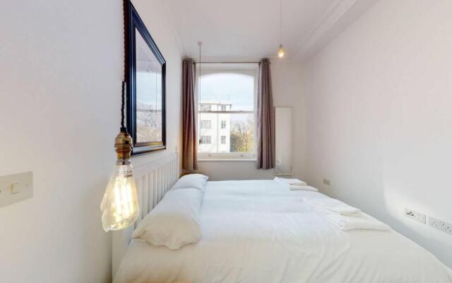 Superb 2 Bed Flat Camden 5 min walktube Station