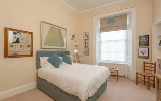 Castle View Spacious 3-bedroom Apartment