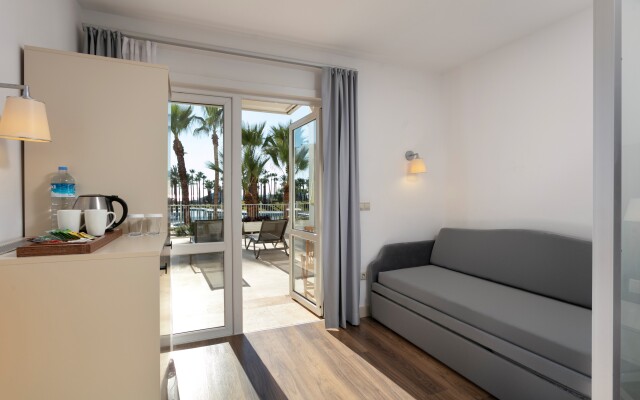 Seven Seas Hotel Blue