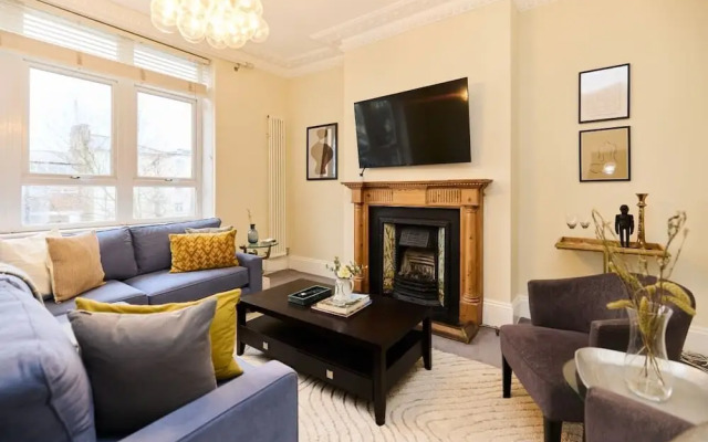 The Peckham Hideaway - Bright 3bdr Flat