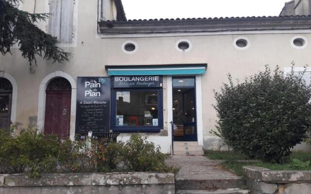 Maison atypique dans cité médiévale