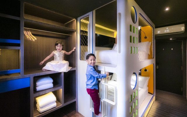 CUBE Family Boutique Capsule Hotel