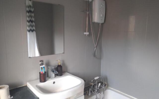 Beautiful 2-bed House in Bolton With Free Parking