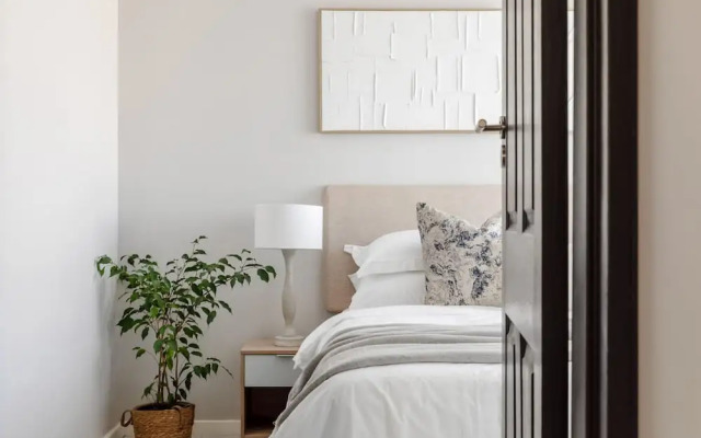 Sea-facing Apartment at Adelphi Galleria