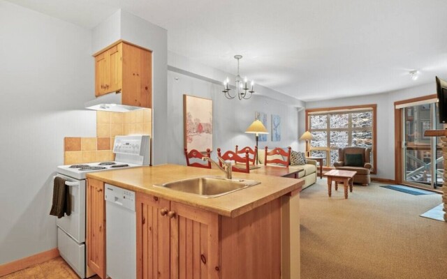 PENTHOUSE in the HEART of Panorama Village | TRUE Ski In/Out | Pools & Hot Tubs