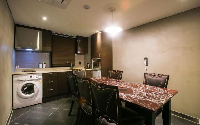 Hotel 2.4