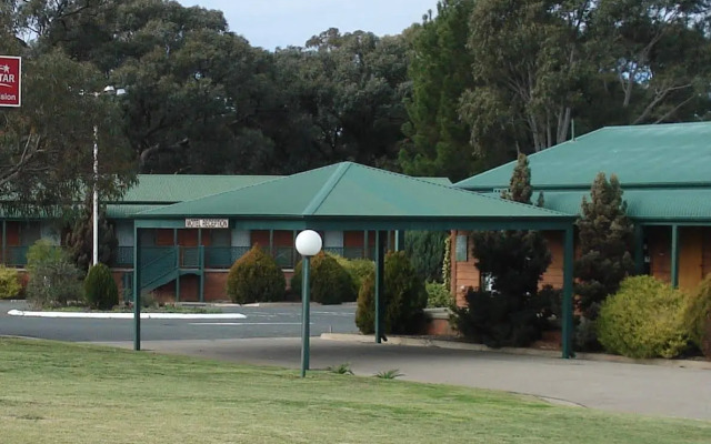 Deniliquin Country Club Motor Inn