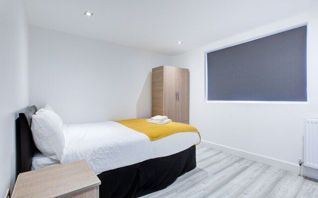 6 - 7 Beds-sleeps 12-elizabeth Line-free Parking
