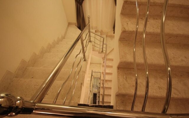 Al Makarunah -Lamasat Palace Suites