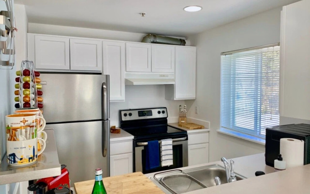 Heart of Ballard Stylish Airy Penthhouse