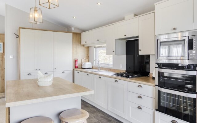 Cosy Home in Hastings With Balcony