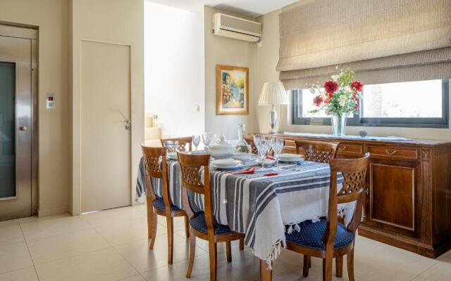 Villa The Palm, Beach & Airport closeby - POOL