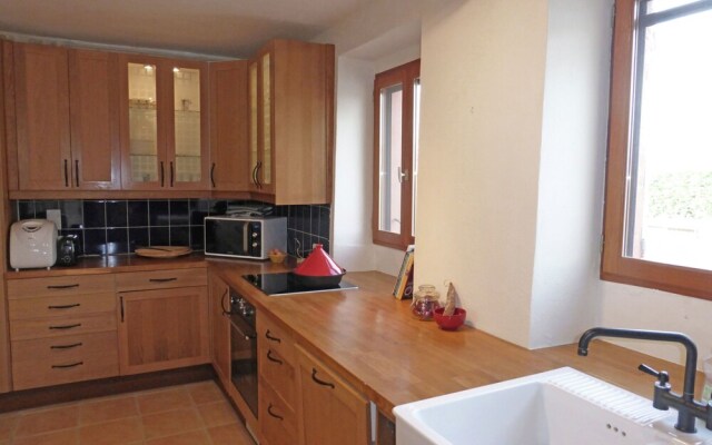 Luxurious Villa in Cazaubon with Swimming Pool