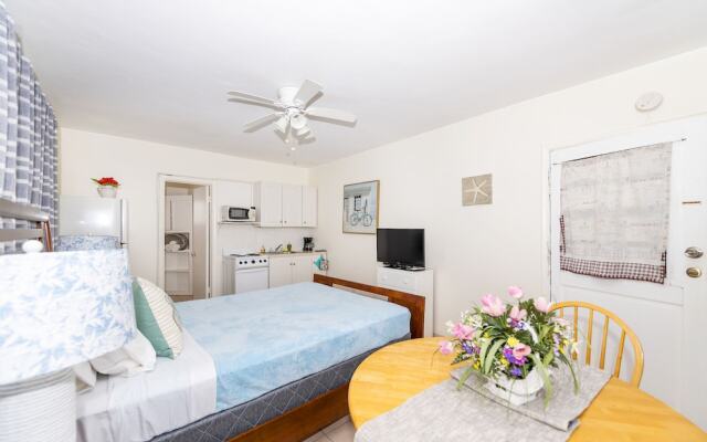 Tropic Isle Hotel and Apartment