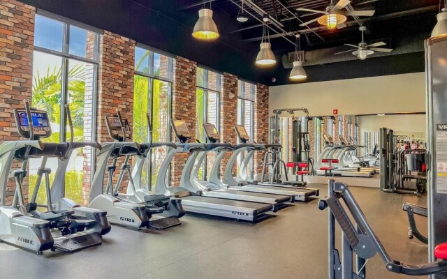 Stylish 3BR Townhouse With Pool Near Disney