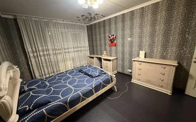 Апартаменты на площади Академическая 3