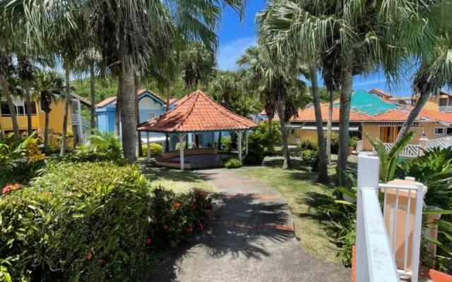 T2 spacieux, confort, piscine & plage à Sainte-Anne