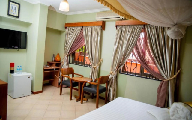 Lush Garden Business Hotel