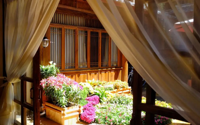 Floral Hotel Lijiang Mufu Qixi