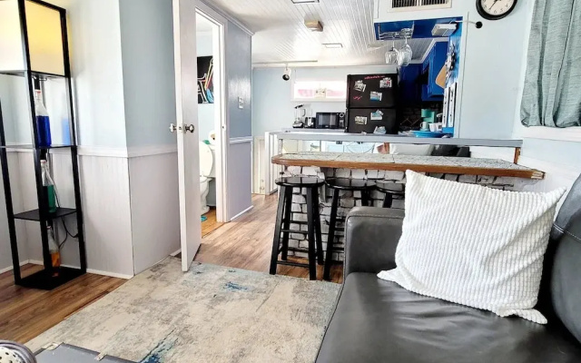 2 Story Houseboat Seeking a Captain Fishpets Ok