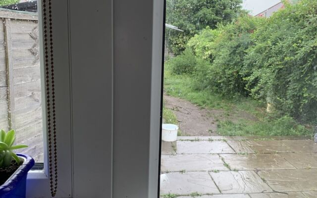 Immaculate 4 Bedroom House, Near Central London