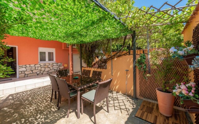 Awesome Home in Vrsi With 2 Bedrooms and Wifi