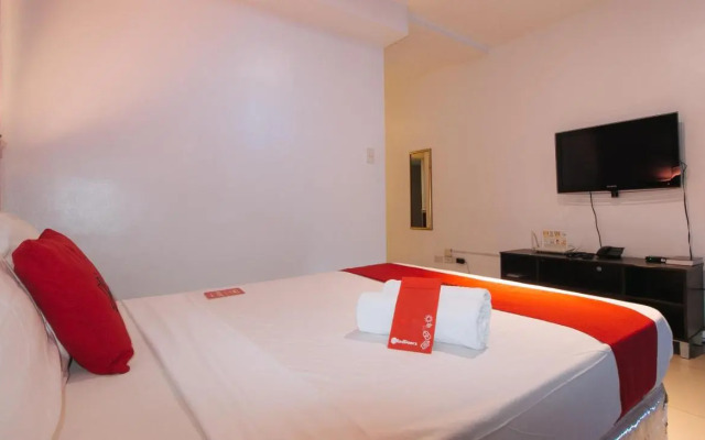 RedDoorz Plus @ Buendia Ave Makati