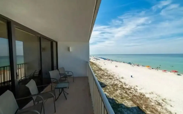 Leeward 403 at Edgewater