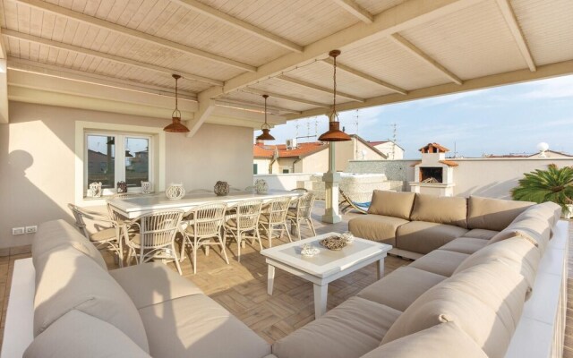 Beautiful Apartment in Viareggio With 3 Bedrooms, Jacuzzi and Sauna
