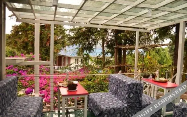 Sanyueshe Theme Inn
