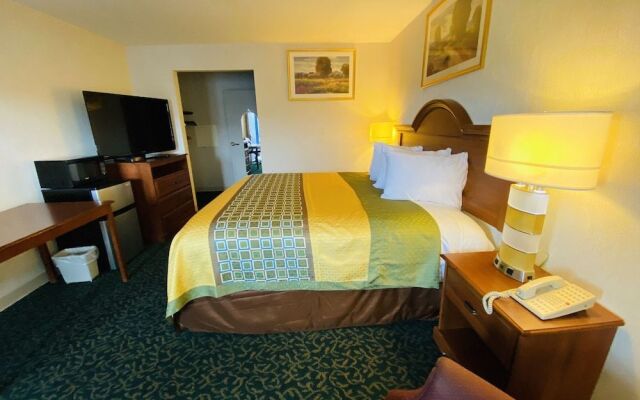 Harrisonville Inn & Suites