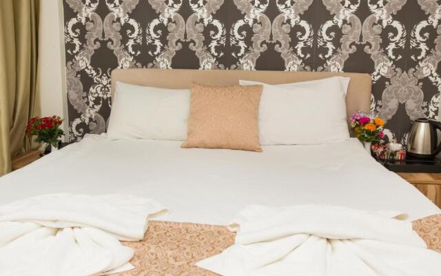 Honey Hotel