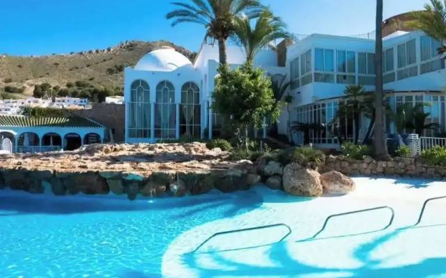 Tranquil Nerja House With Gardens, Pools and spa