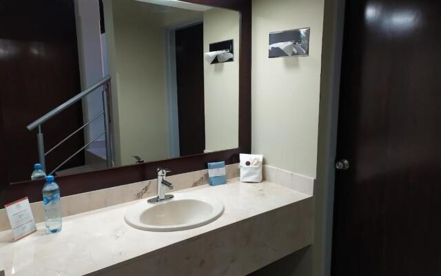 El Camino Hotel & Suites