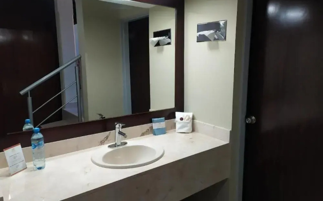 El Camino Hotel & Suites