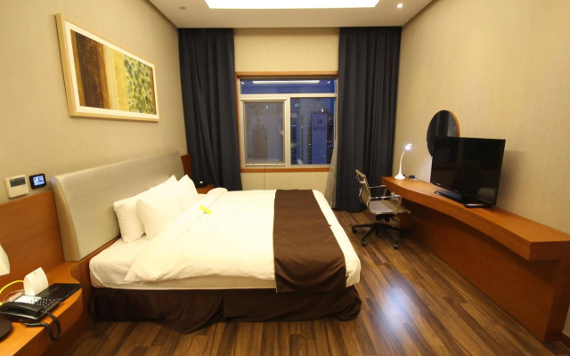 The Central Plaza Hotel