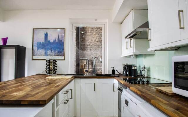 Bright & Cosy 2 Bed Apartment in Notting Hill