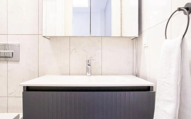 Chic Flat w Garden 1 min to Milas Coast