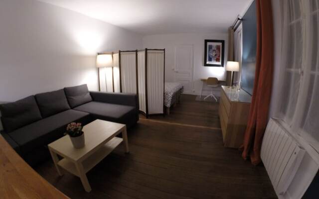 Fonty Cosy Yard side ground floor